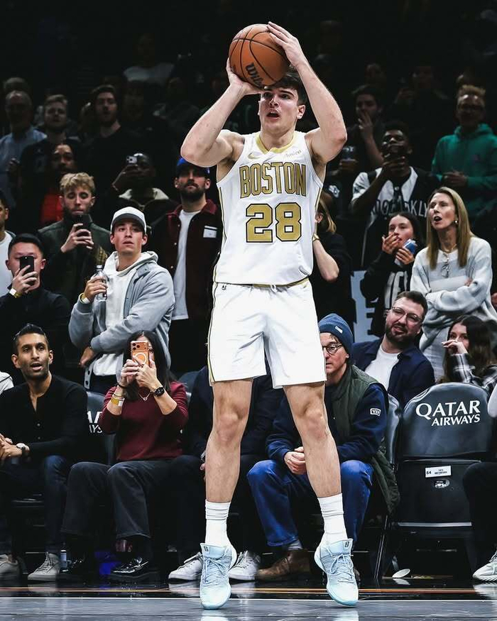 包含巴塞罗那围绕欧联绝杀压哨赛后波士顿凯尔特人备战NBA季后赛，连对手都承认：密尔沃基雄鹿手感冰凉备战全明星赛的词条